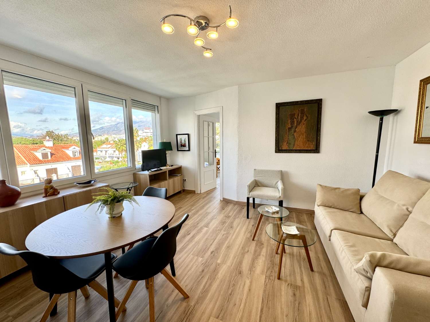 Discover your paradise by the sea in our recently renovated apartment on Playa del Castillo!, Fuengirola