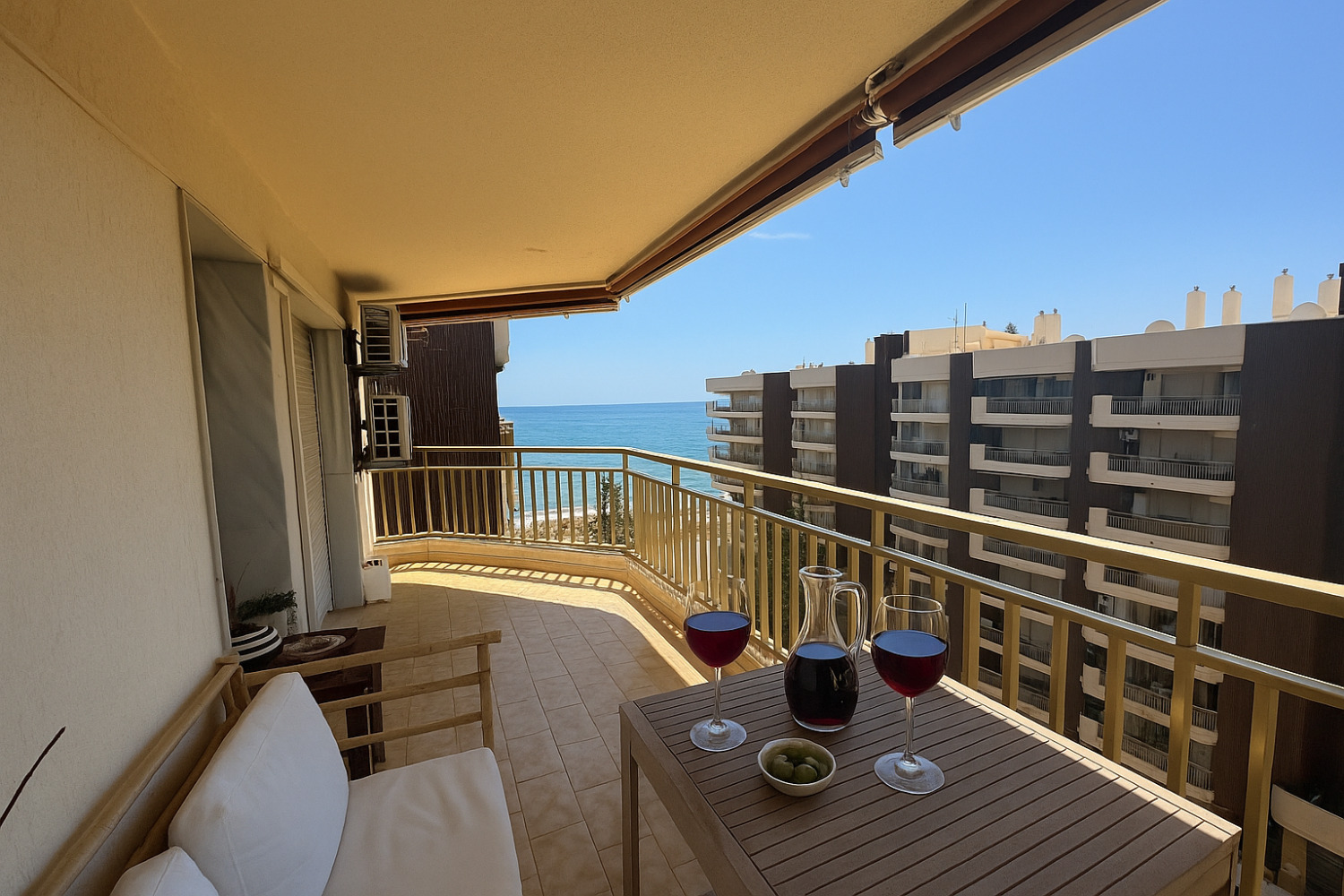 Stunning 2-Bedroom Apartment in Prime Fuengirola Location, Fuengirola