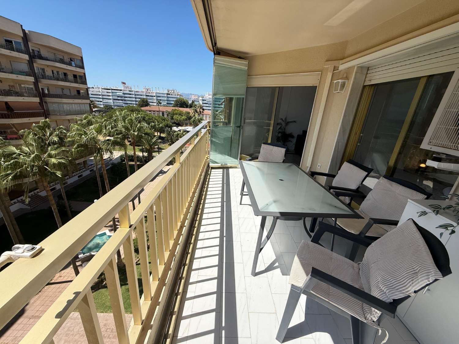 Apartamento de 2 dormitorios en Fuengirola — Fuengirola