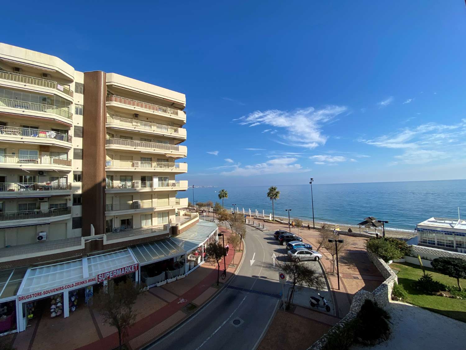 A few meters from the beach . On the beachfront in Fuengirola — Fuengirola