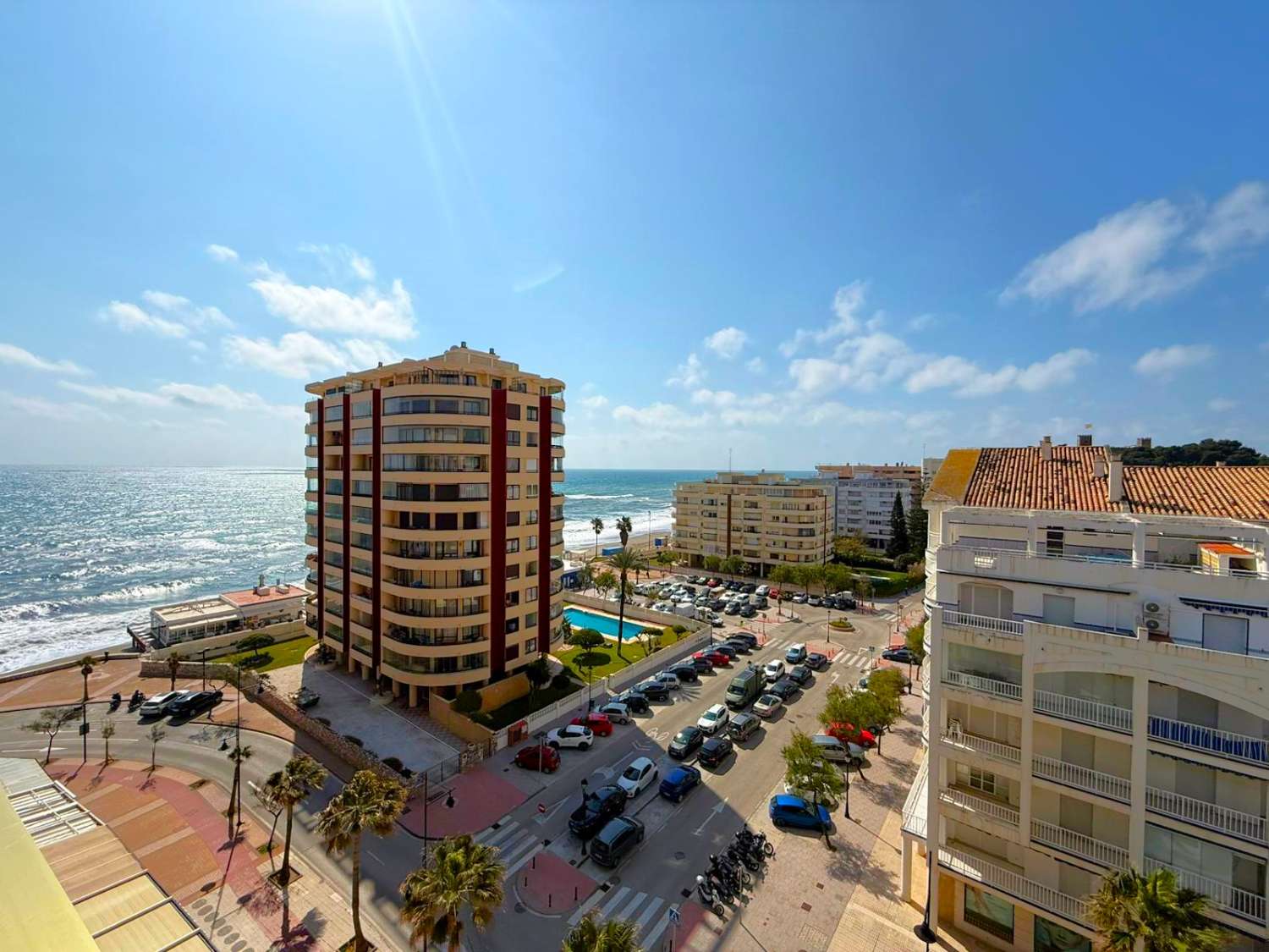 Views of the sea, beach, smell of the sea, in front of the Paseo Marítimo de Fuengirola — Fuengirola