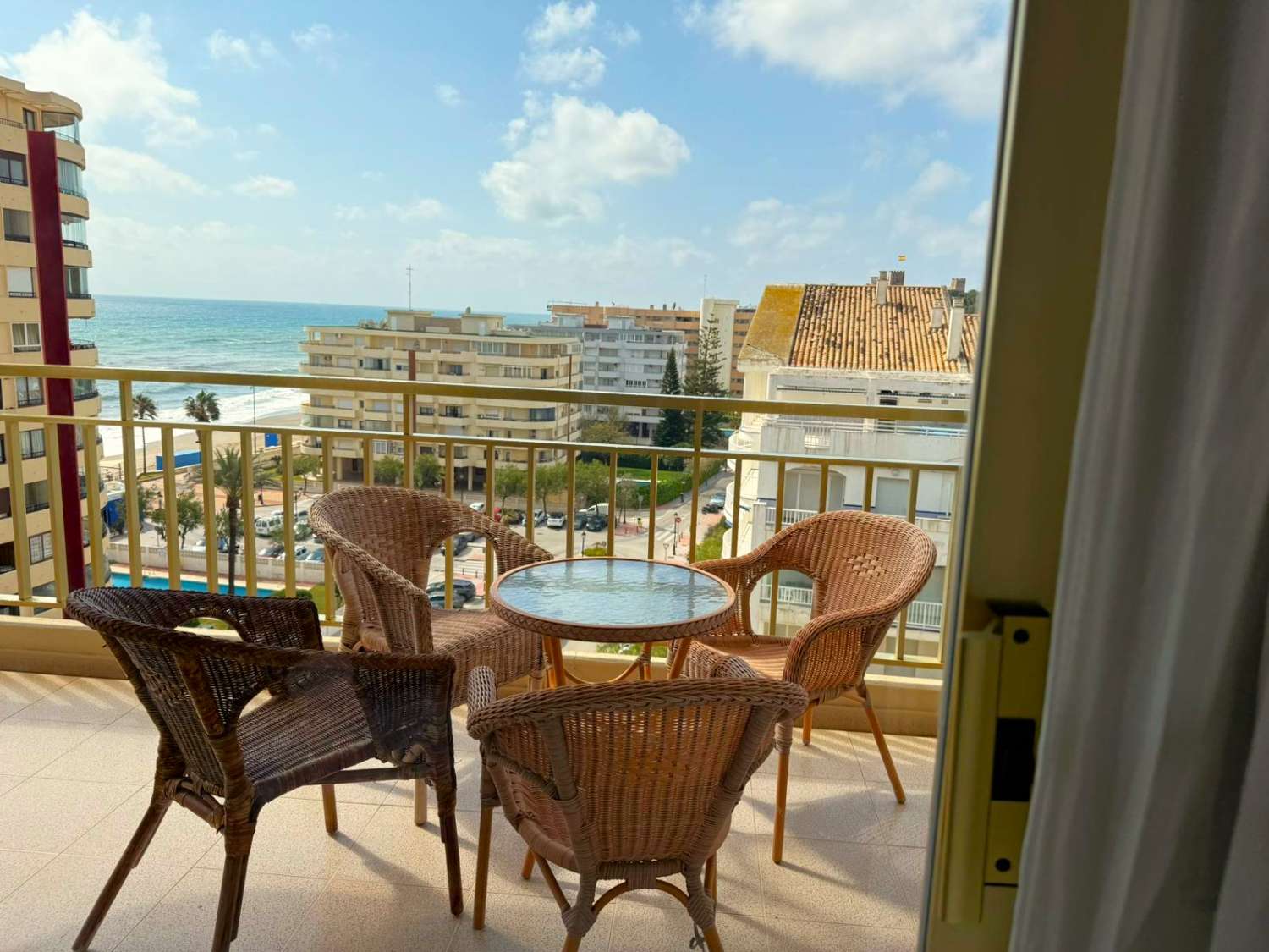 Views of the sea, beach, smell of the sea, in front of the Paseo Marítimo de Fuengirola — Fuengirola